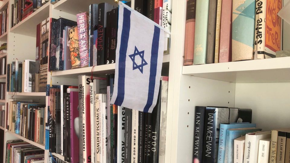 Nachrichten und Erzählungen: Berlin Headlines und Buchermag im Einklang